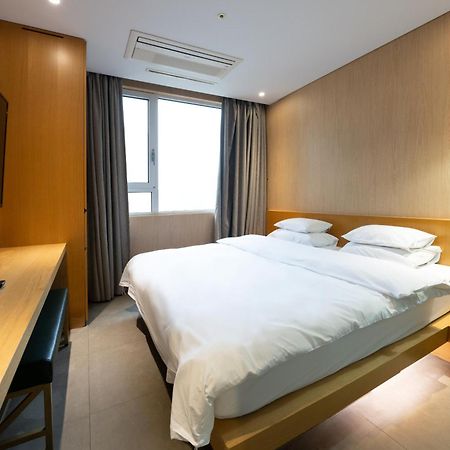 Hotel The Designers Hongdae Сеул Экстерьер фото