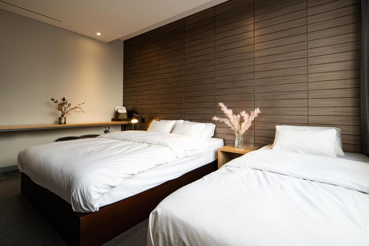 Hotel The Designers Hongdae Сеул Экстерьер фото
