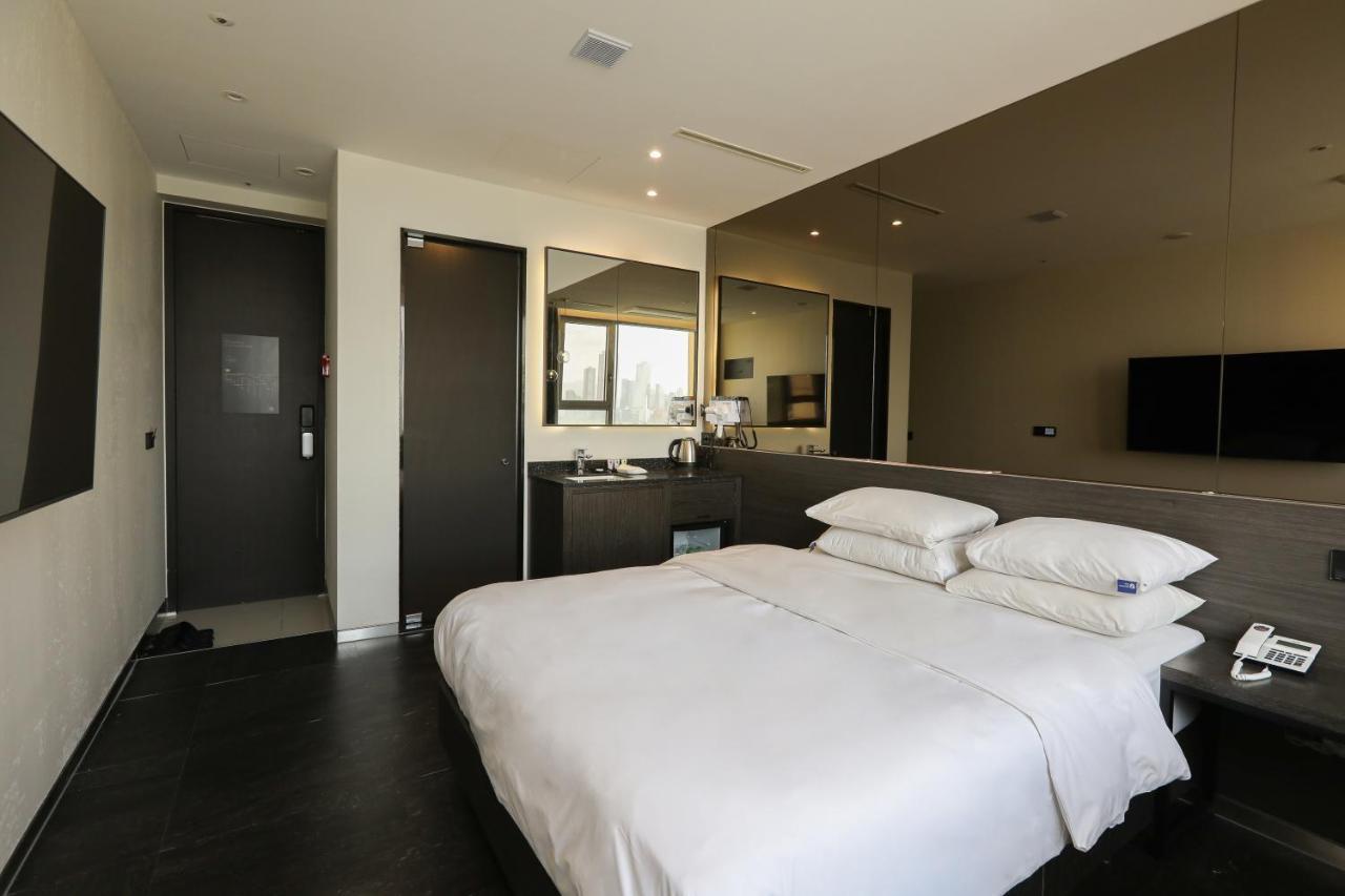Hotel The Designers Hongdae Сеул Экстерьер фото