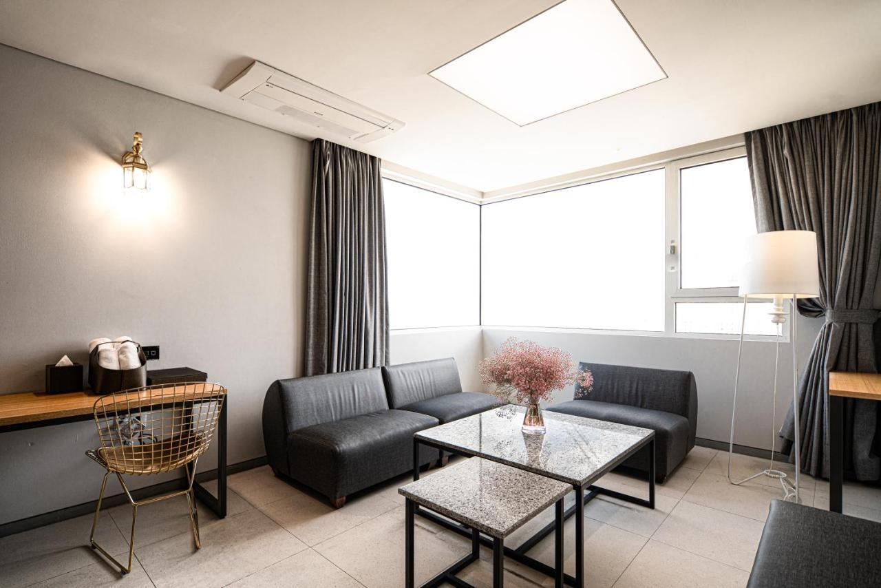 Hotel The Designers Hongdae Сеул Экстерьер фото