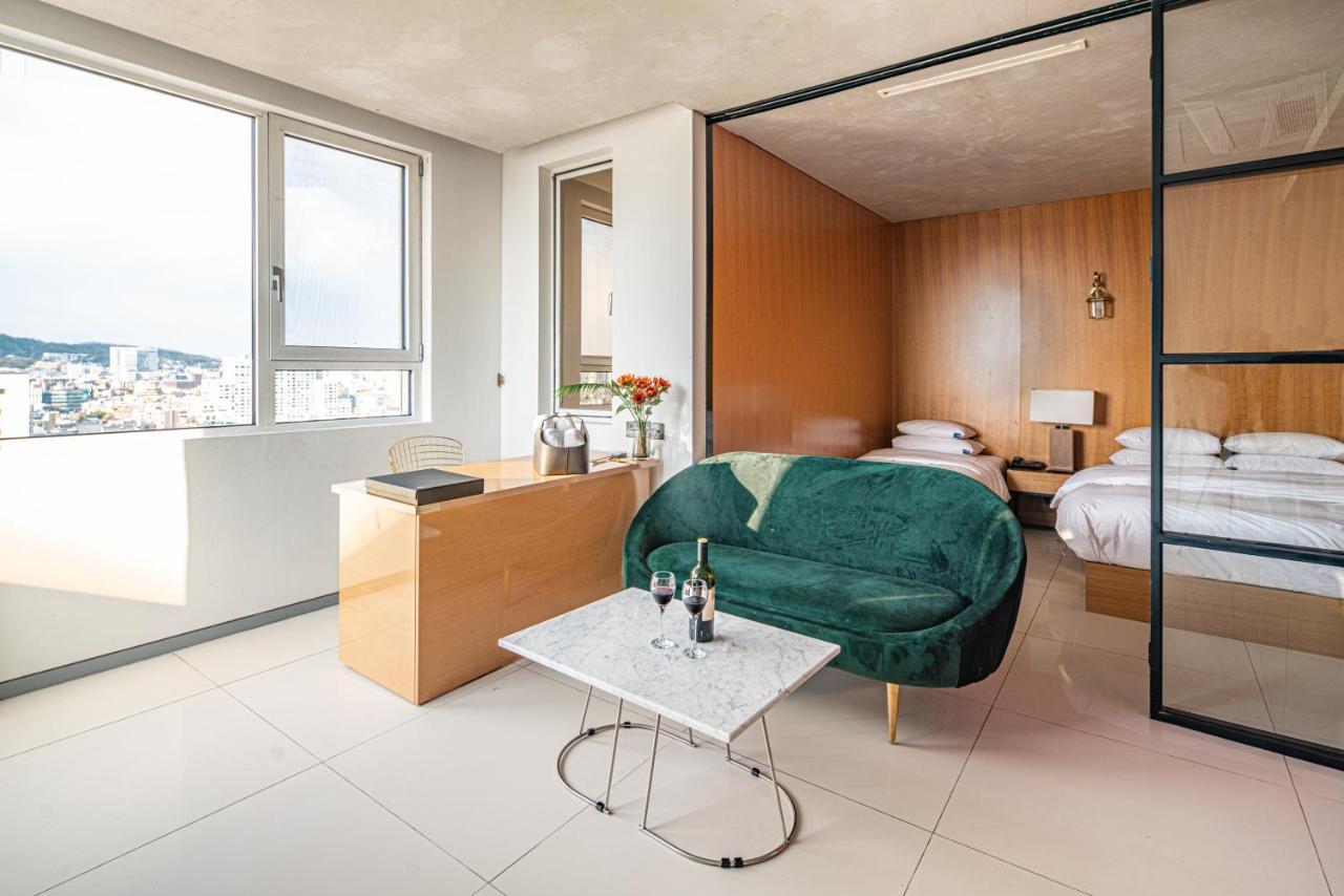 Hotel The Designers Hongdae Сеул Экстерьер фото
