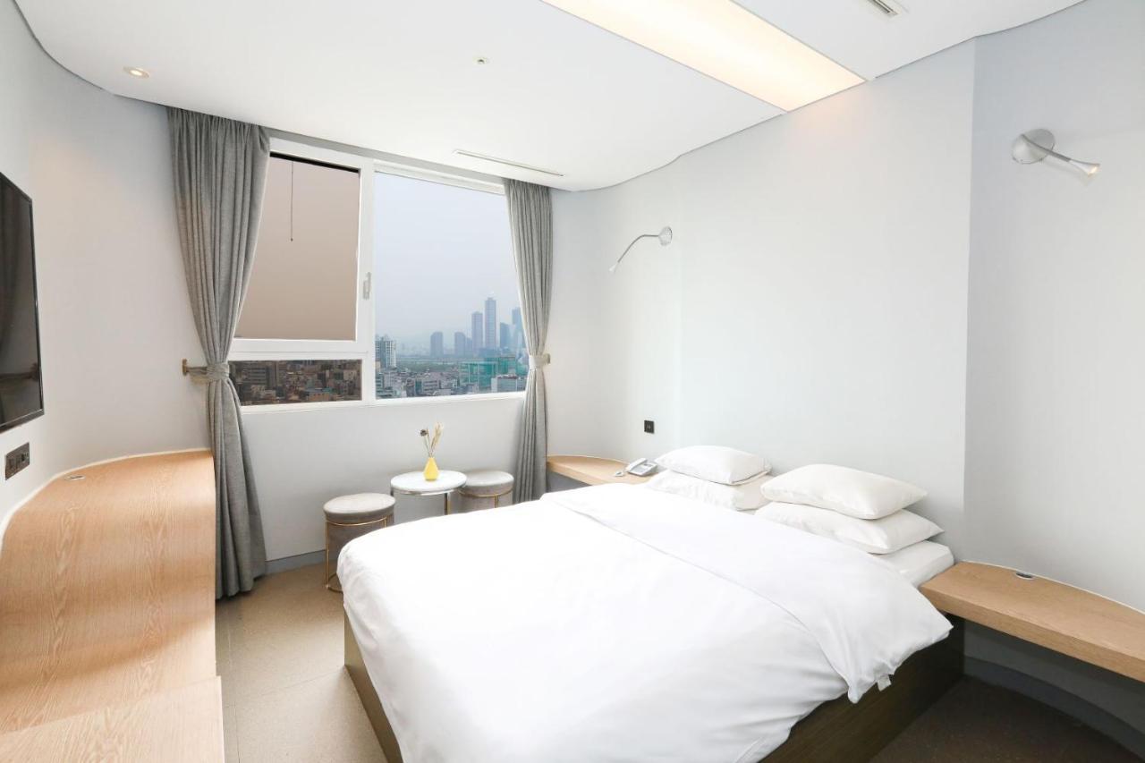 Hotel The Designers Hongdae Сеул Экстерьер фото