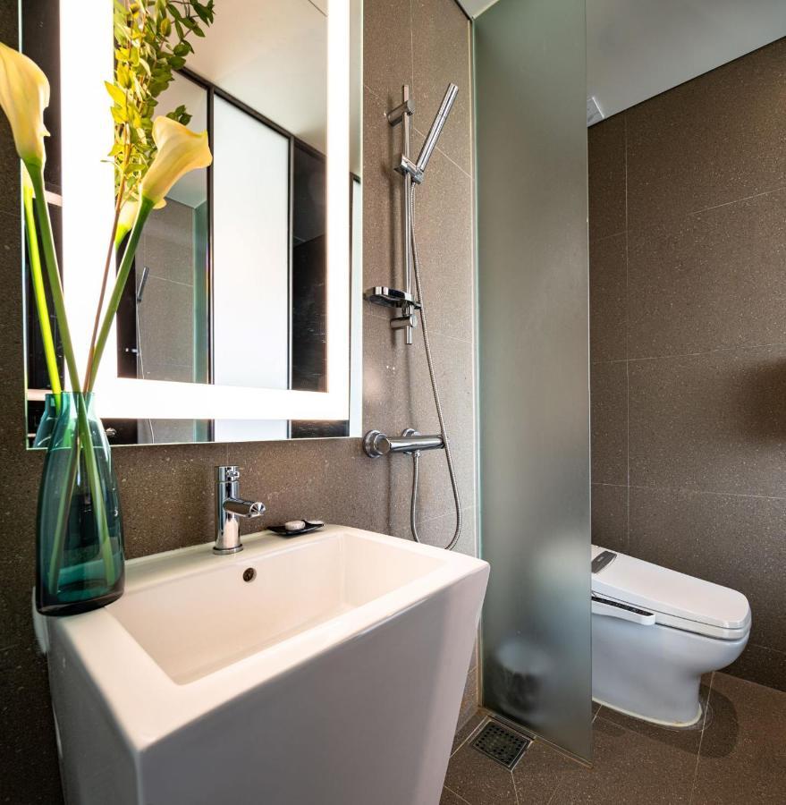 Hotel The Designers Hongdae Сеул Экстерьер фото