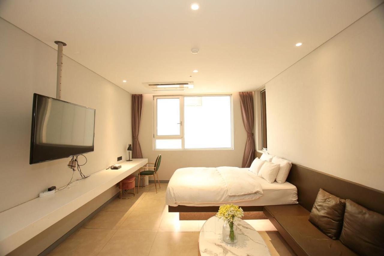 Hotel The Designers Hongdae Сеул Экстерьер фото