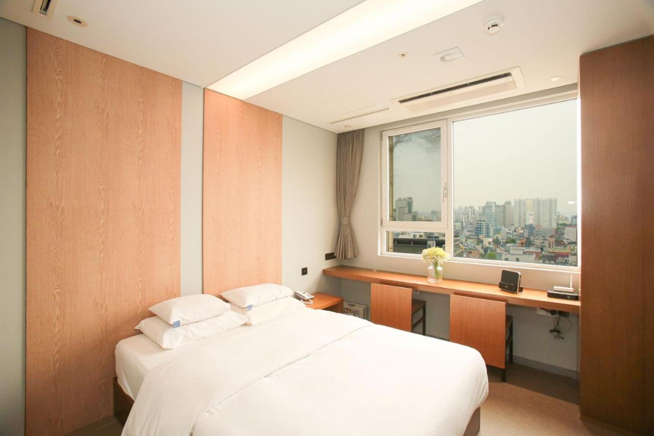 Hotel The Designers Hongdae Сеул Экстерьер фото