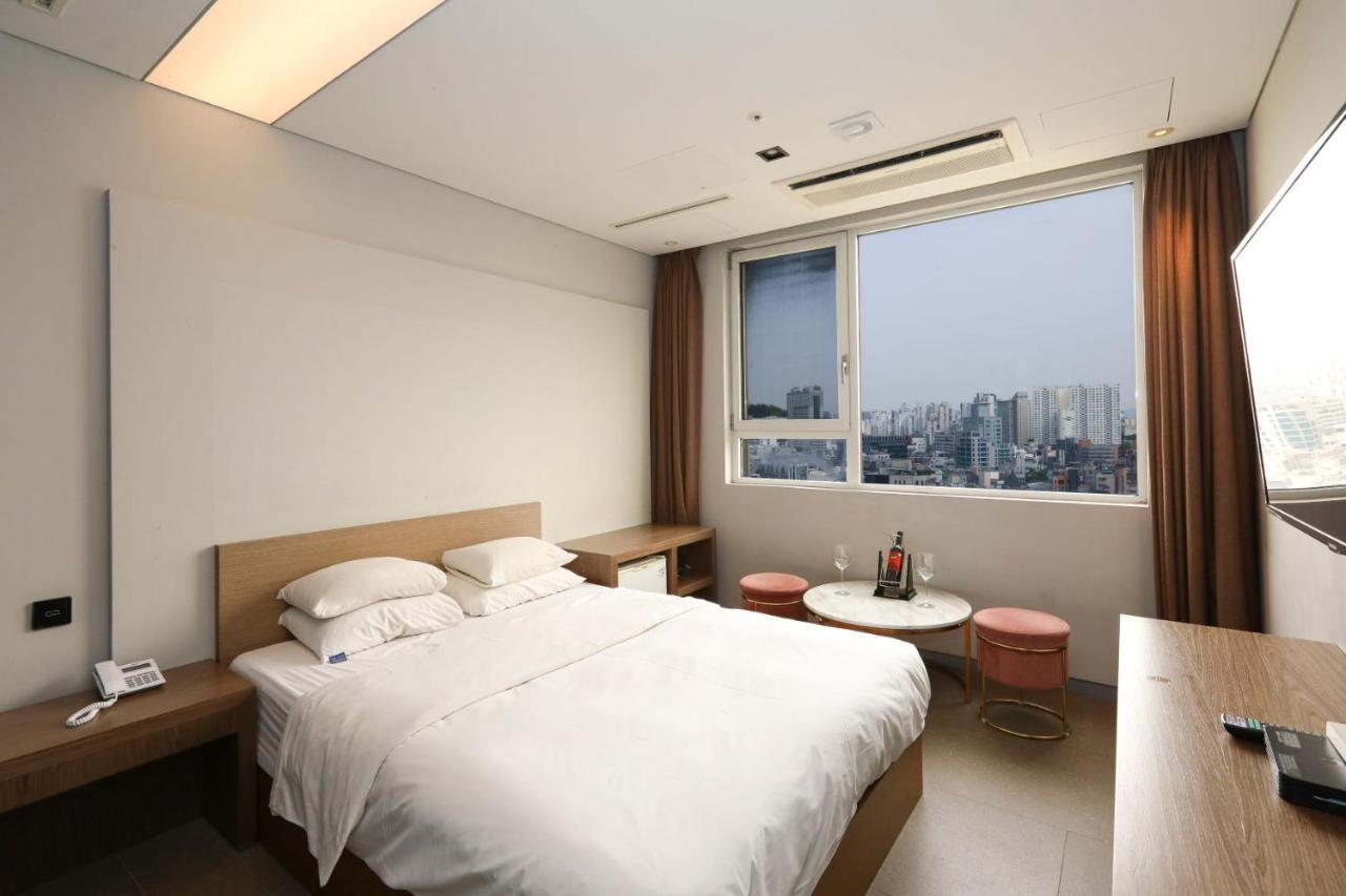 Hotel The Designers Hongdae Сеул Экстерьер фото