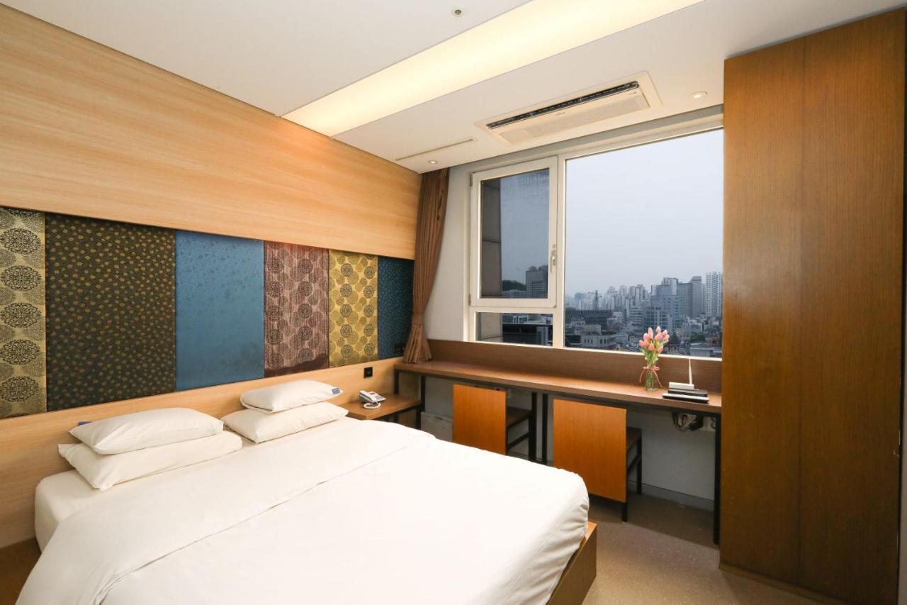 Hotel The Designers Hongdae Сеул Экстерьер фото