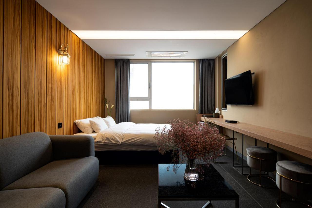 Hotel The Designers Hongdae Сеул Экстерьер фото