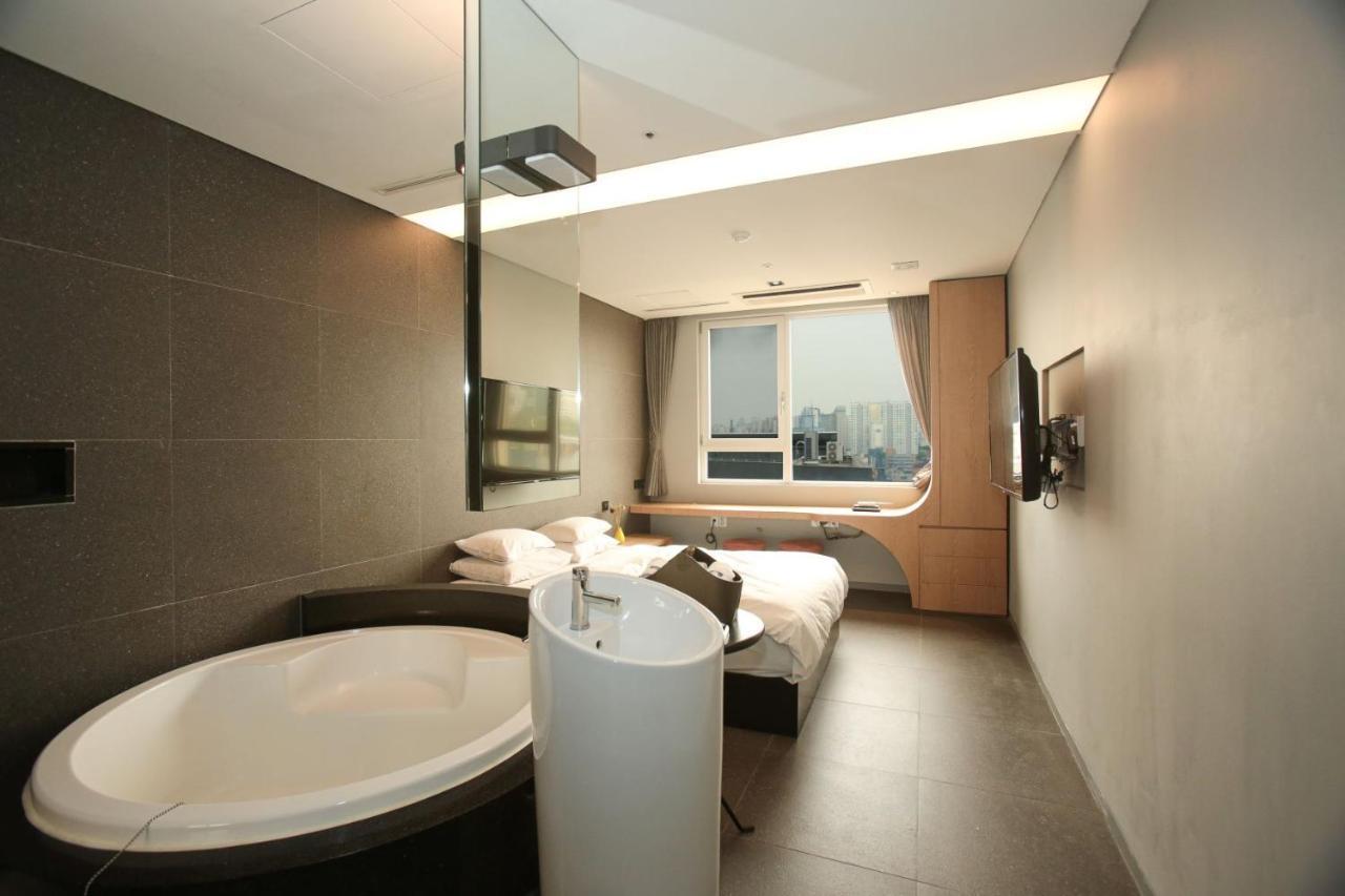 Hotel The Designers Hongdae Сеул Экстерьер фото