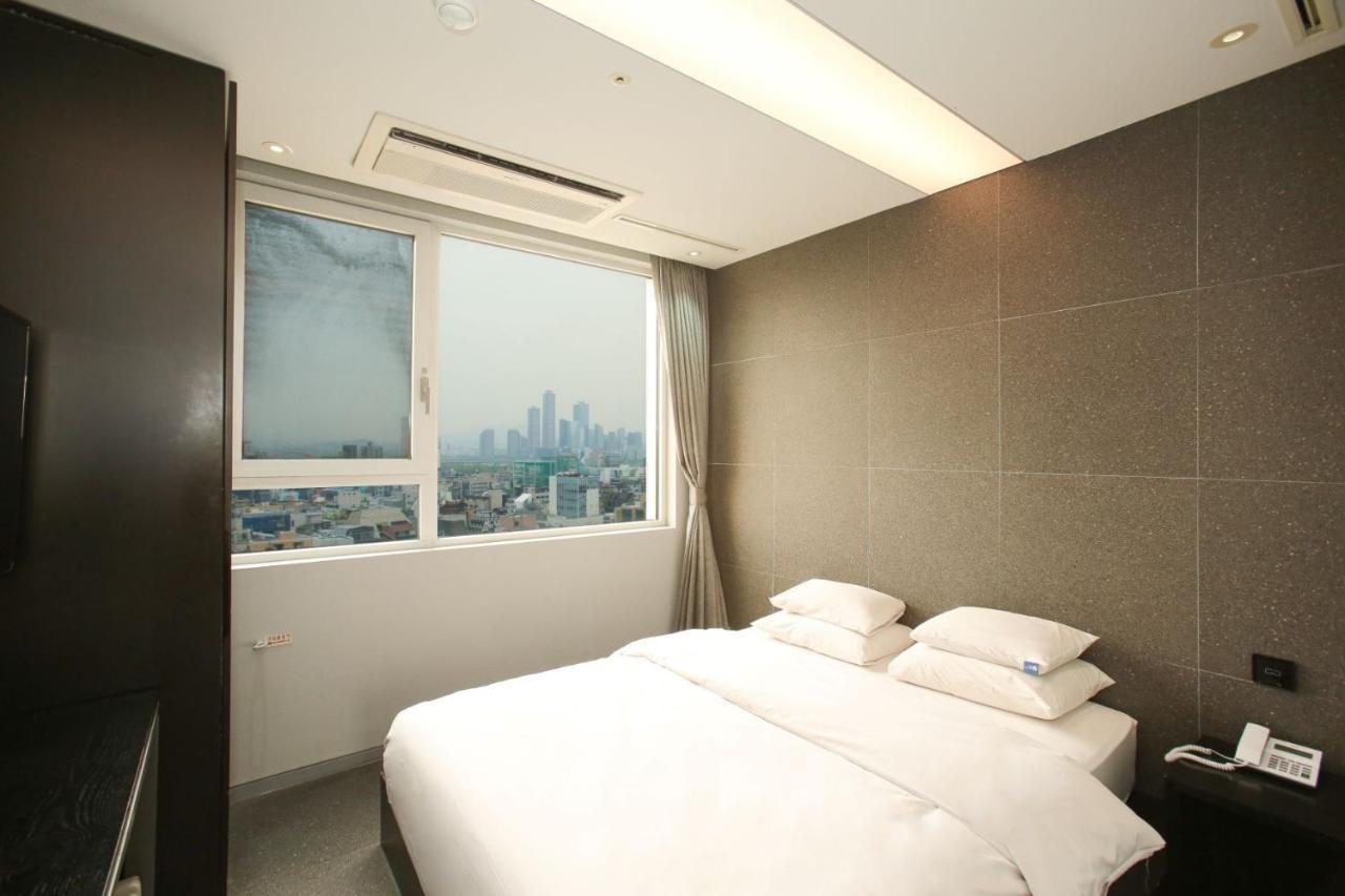 Hotel The Designers Hongdae Сеул Экстерьер фото