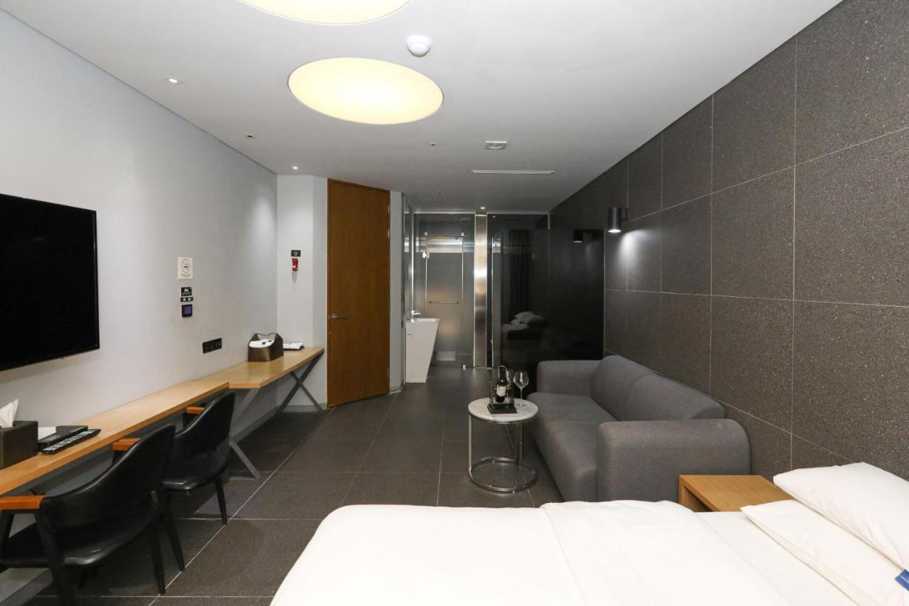 Hotel The Designers Hongdae Сеул Экстерьер фото