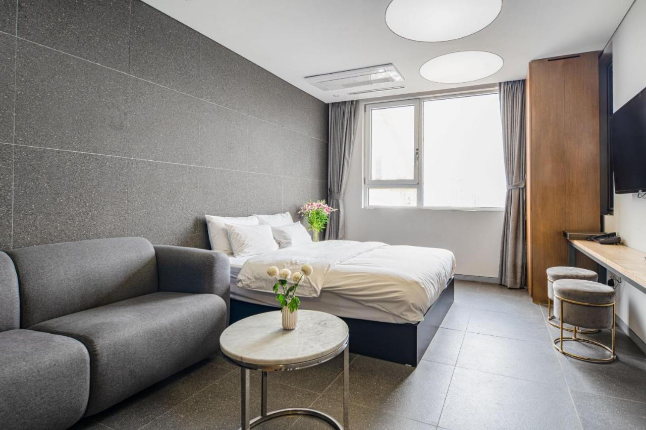 Hotel The Designers Hongdae Сеул Экстерьер фото