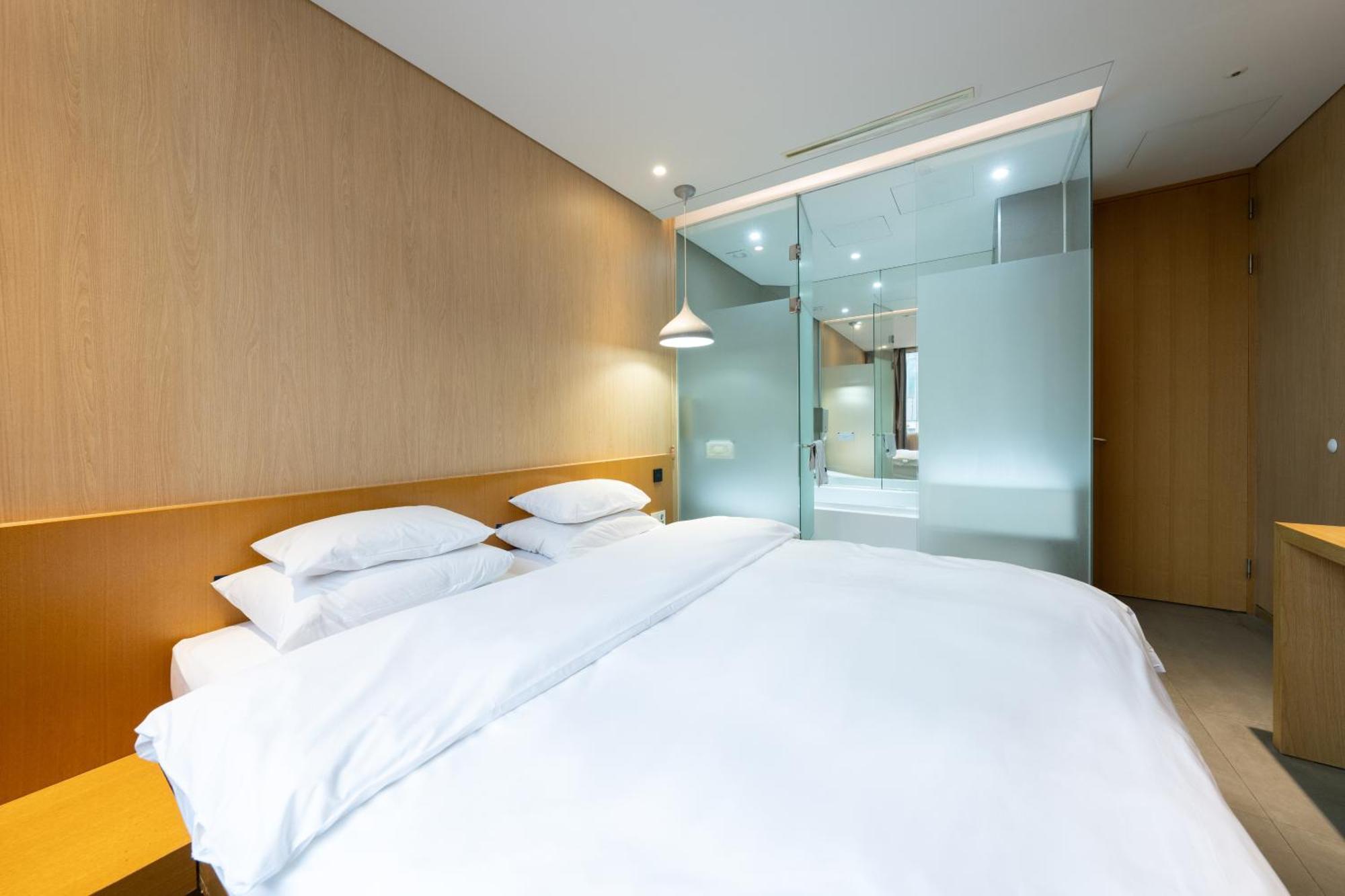 Hotel The Designers Hongdae Сеул Экстерьер фото