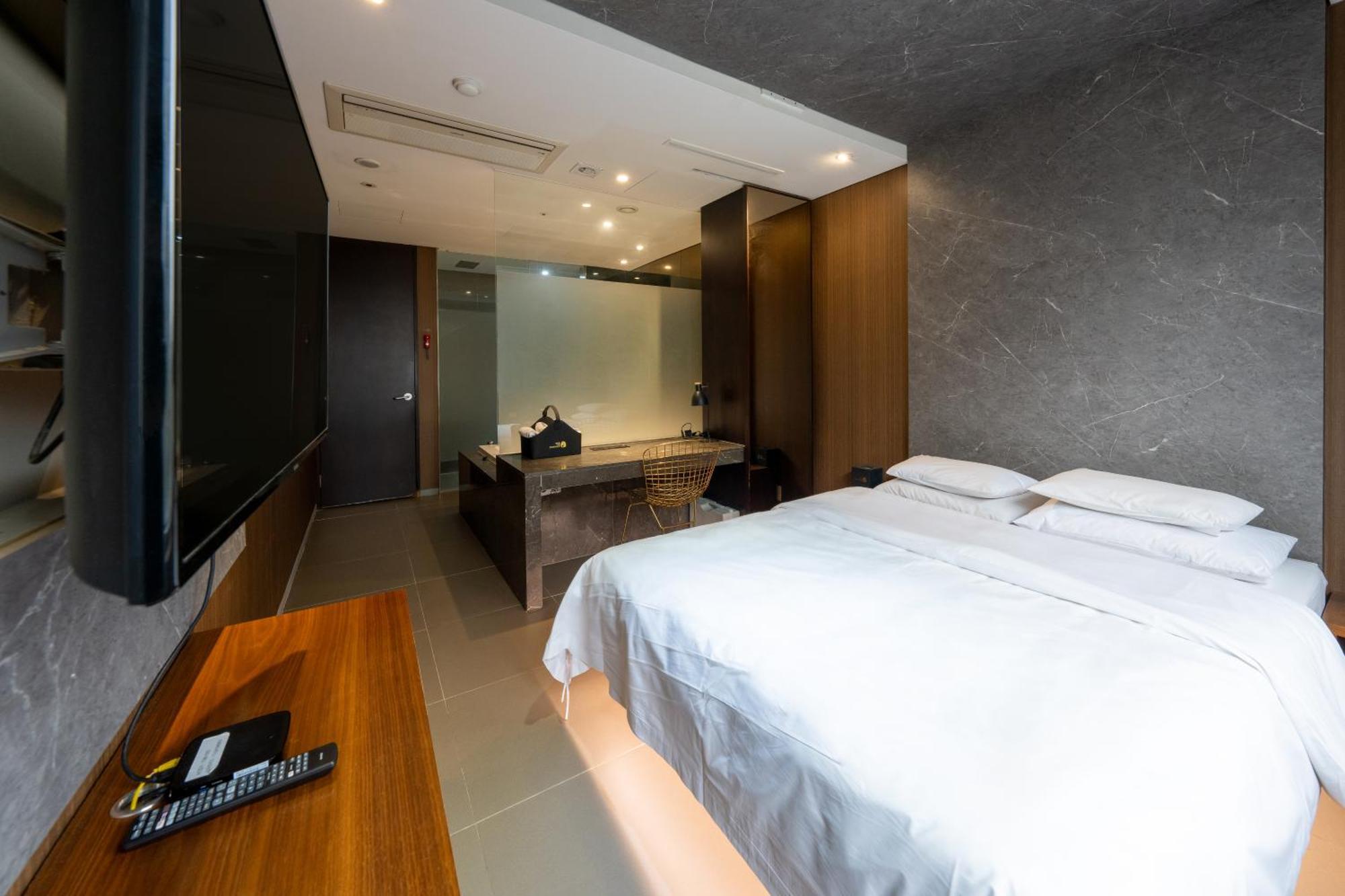 Hotel The Designers Hongdae Сеул Экстерьер фото