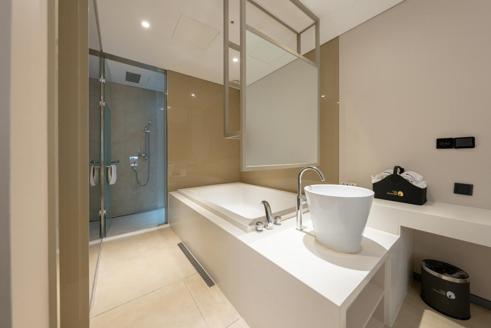 Hotel The Designers Hongdae Сеул Экстерьер фото