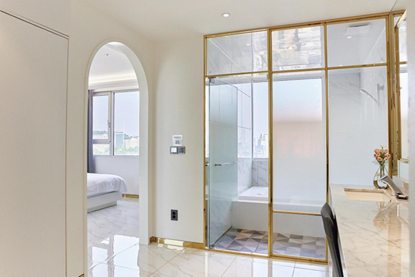 Hotel The Designers Hongdae Сеул Экстерьер фото