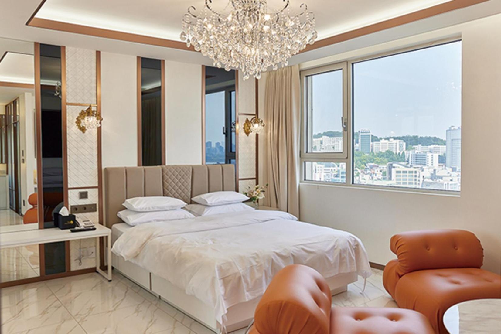 Hotel The Designers Hongdae Сеул Экстерьер фото