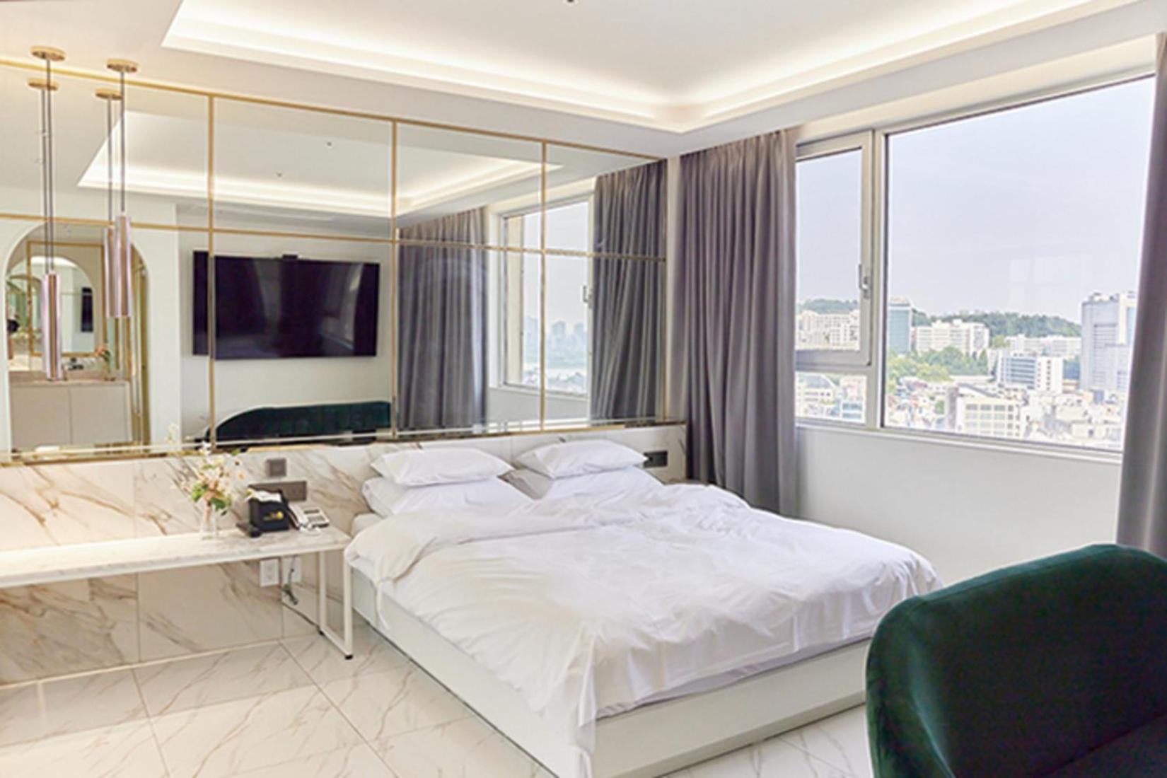 Hotel The Designers Hongdae Сеул Экстерьер фото