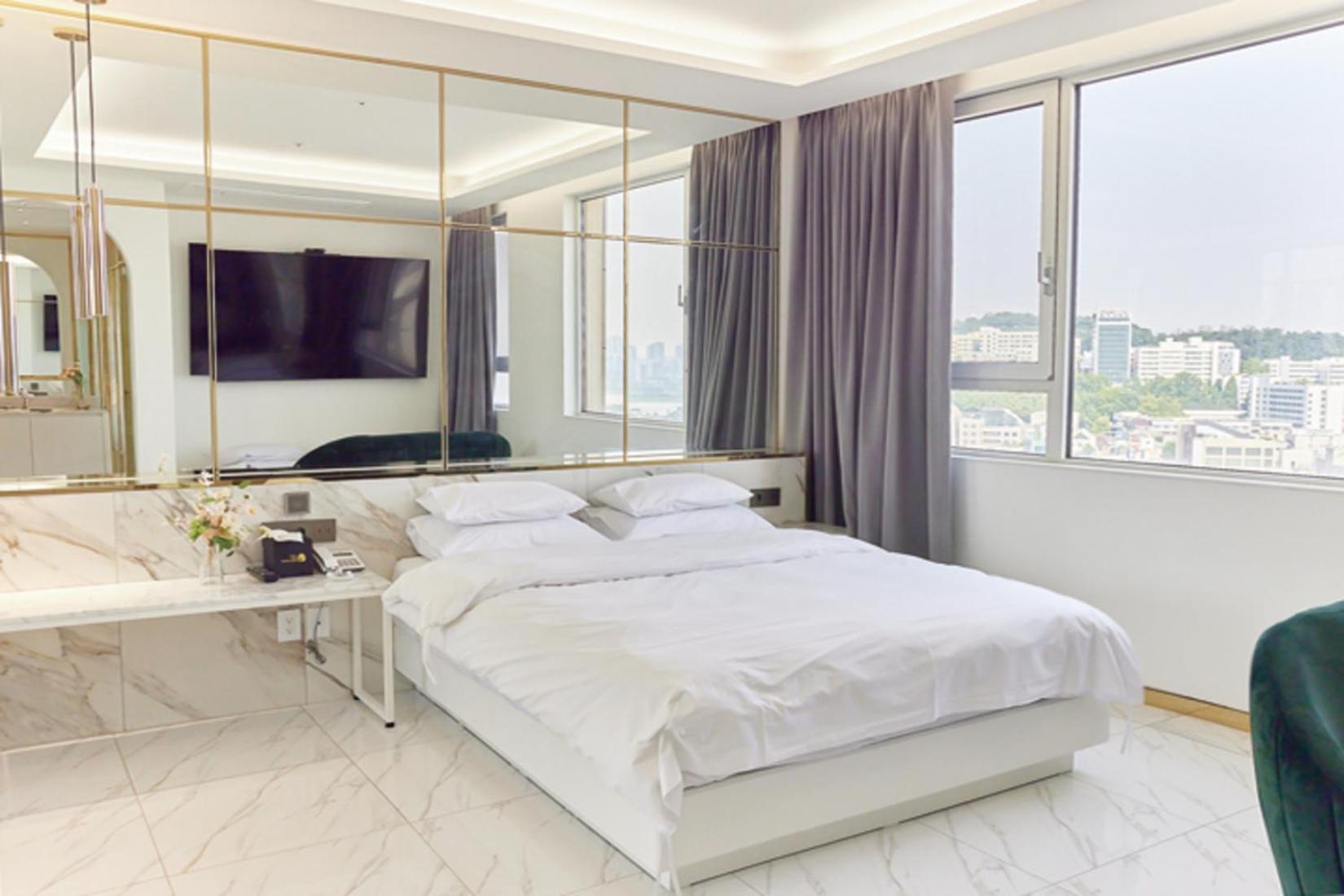 Hotel The Designers Hongdae Сеул Экстерьер фото